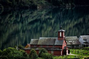Fjærland kirke
